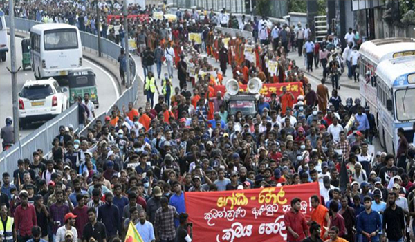 পথ খুঁজে পাচ্ছে না শ্রীলঙ্কা