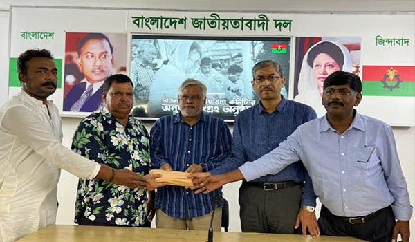 বন্যার্তদের জন্য খুলনা মহানগর বিএনপির তহবিল হস্তান্তর