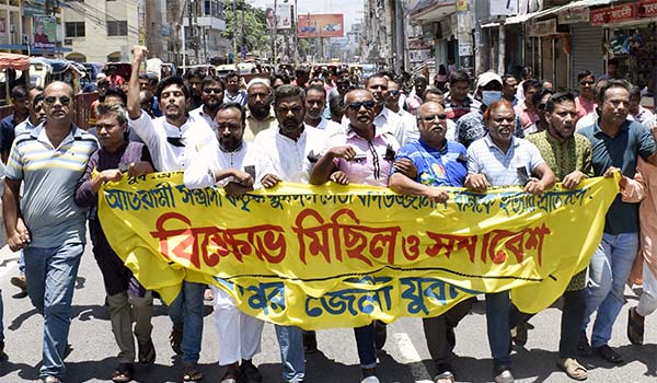 যুবদল নেতা বদিউজ্জামান হত্যার প্রতিবাদে রংপুরে বিক্ষোভ ও সমাবেশ অনুষ্ঠিত