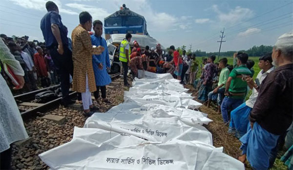 মিরসরাইয়ে ট্রেন দুর্ঘটনায় গেটম্যানকে আসামি করে মামলা