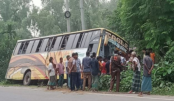 টাঙ্গাইলে চলন্ত বাসে ডাকাতির পর গণধর্ষণ, গ্রেফতার ১