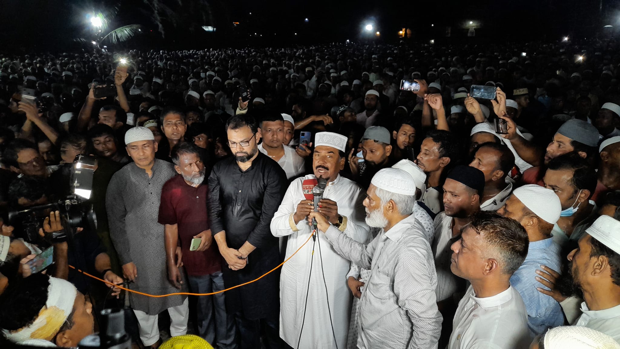 ভোলায় চোখের পানিতে শেষ বিদায় জানালো ছাত্রনেতা আলমকে