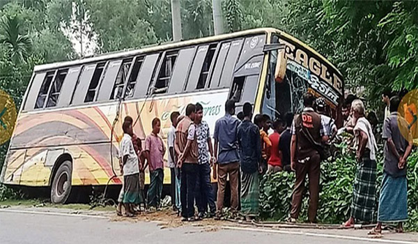 টাঙ্গাইলে চলন্ত বাসে ডাকাতি-ধর্ষণ, মূলহোতাসহ গ্রেফতার ১০