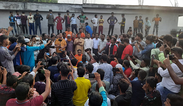 ঈশ্বরগঞ্জে উপজেলা বিএনপির বিক্ষোভ মিছিলে জনতার ঢল