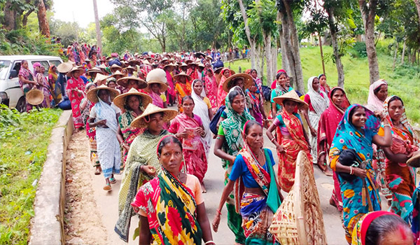 দাবি আদায়ে অনড় চা শ্রমিকরা : ধর্মঘট অব্যাহত