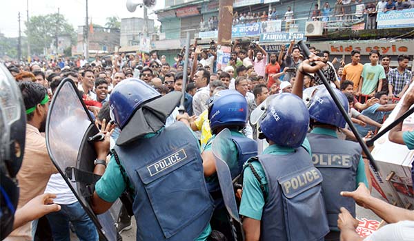 রংপুরে বিএনপি‘র প্রতিষ্ঠা বার্ষিকীর র‍্যালীতে পুলিশের লাঠি চার্জ, আহত ১০