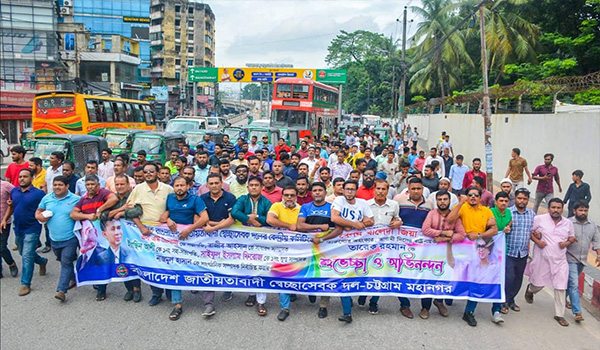 আইন শৃঙ্খলা বাহিনীকে বেআইনী কাজ করতে বাধ্য করা হচ্ছে : রাশেদ খান