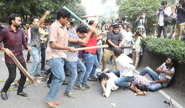 ঢাবিতে ছাত্রদলের ওপর ছাত্রলীগের হামলা, আহত ১০