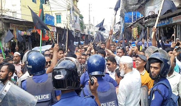 ভোলায় বিএনপির শোক র‌্যালি ও কালো পতাকা মিছিলে পুলিশি বাঁধা