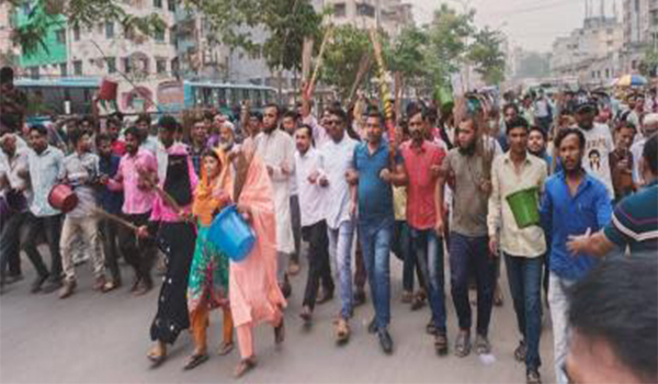 গ্যাস, বিদ্যুৎ ও পানির দাবিতে রাজধানীতে ঝাড়ু মিছিল