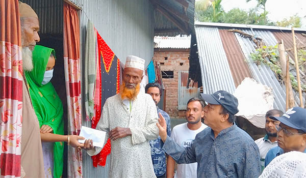 খাগড়াছড়িতে ছাদ ধসে নিহত সাজ্জাদের পরিবারের পাশে ওয়াদুদ ভুইয়া