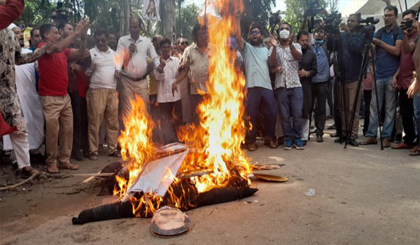 রাঙ্গার কুশপুত্তলিকা দাহ জি এম কাদেরের ক্ষুব্ধ সমর্থকদের