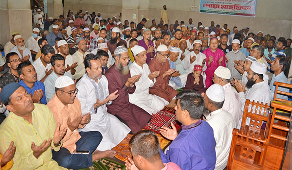 বগুড়ায় মরহুম মাহবুব আলী খানের জন্মবার্ষিকীতে পরিবারের মিলাদ ও দোয়া মাহফিল