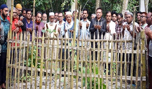 গাবতলীতে বিএনপি নেতা দৌলতুজ্জামান ও জাফরের কবর জিয়ারতে দোয়া