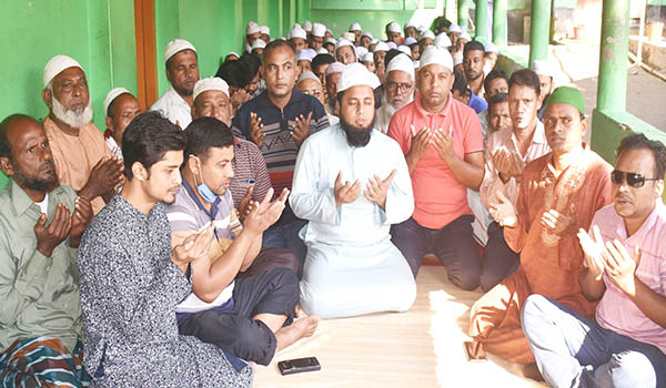 সাবেক এমপি লালু’র সুস্থ্যতা কামনায় গাবতলীর লাংলুহাটে কোরআন খতম ও দোয়া