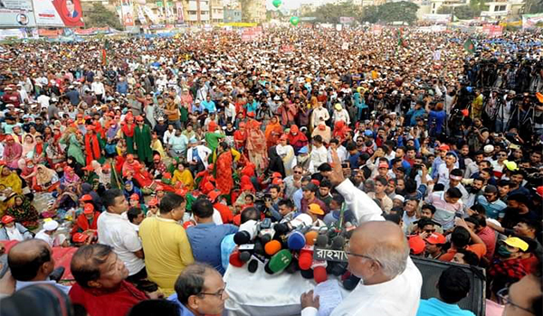 বাধা ডিঙিয়ে ঢাকার সমাবেশে লাখ লাখ মানুষ