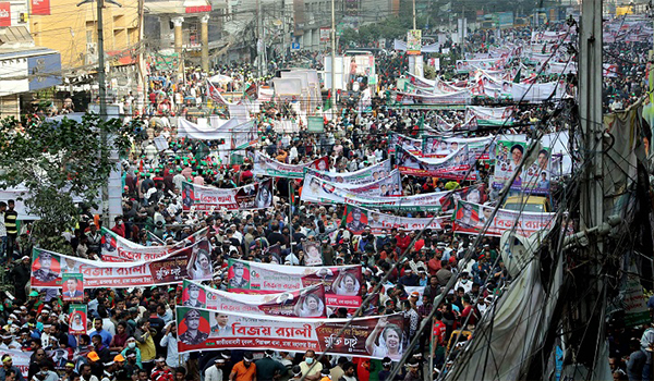 বিজয় দিবসের র‍্যালীতে বিএনপির কেন্দ্রীয় কার্যলায়ে হাজার হাজার নেতাকর্মী