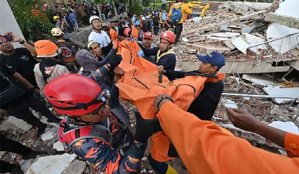 ইন্দোনেশিয়ার ভূমিকম্পে মৃতের সংখ্যা বেড়ে ৬০২