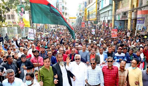 'পদত্যাগ না করলে গণভবন থেকে জনগণ বের করে নিয়ে আসবে'