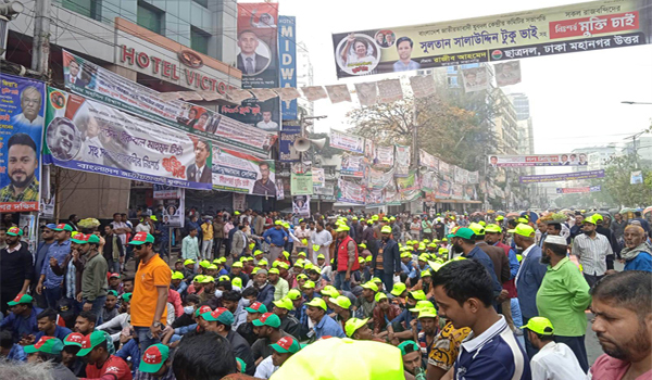 কেন্দ্রীয় কার্যালয়ের সামনে জড়ো হচ্ছেন বিএনপির নেতাকর্মীরা