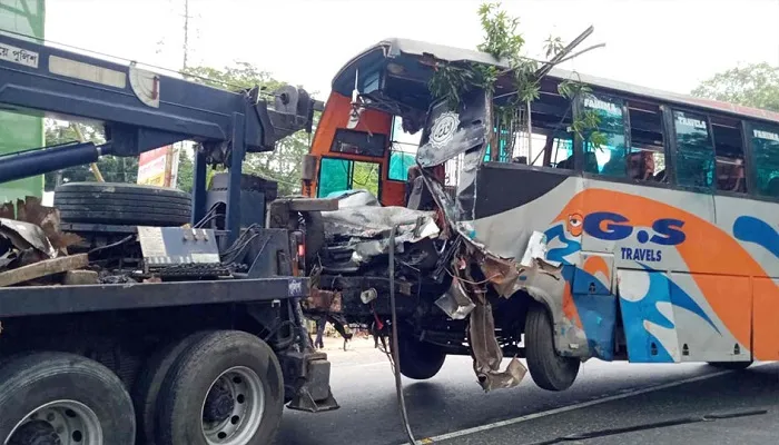 গোপালগঞ্জে বাস-ট্রাক সংঘর্ষে নারীসহ নিহত ৫