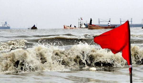 সাগরে নিম্নচাপের আশঙ্কা, ৩ নম্বর সংকেত