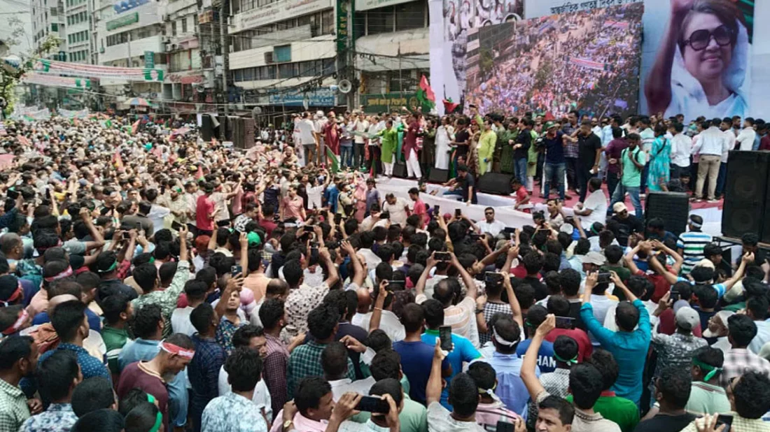 নয়াপল্টনে বিএনপি নেতাকর্মীদের ঢল