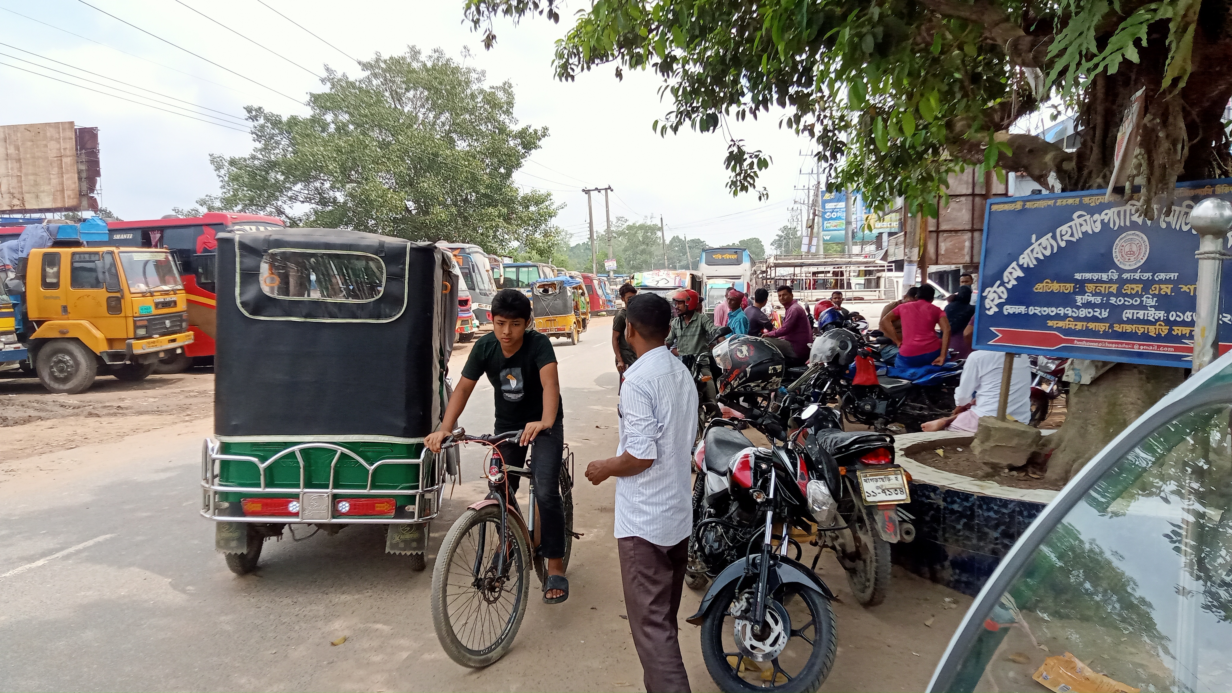 শান্তি ফিরতে শুরু করেছে পাহাড়ে