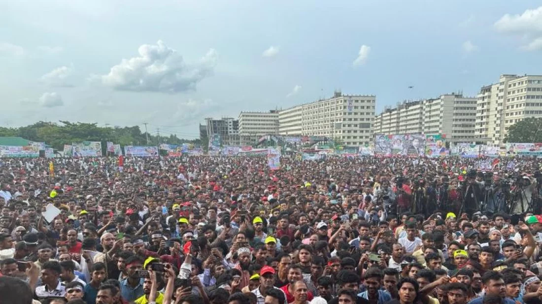 শিল্পাঞ্চলে শান্তিপূর্ণ পরিবেশ রক্ষায় শ্রমিক দলের বিশাল সমাবেশ