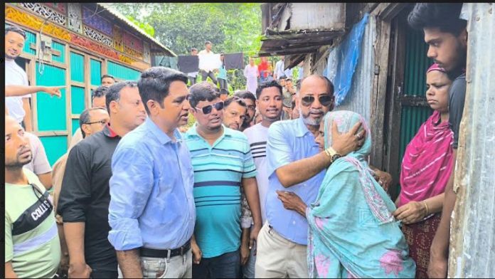 বন্যাপরবর্তী পুনর্বাসনে ক্ষতিগ্রস্ত ৭৫ পরিবারে বিএনপির আর্থিক সহায়তা