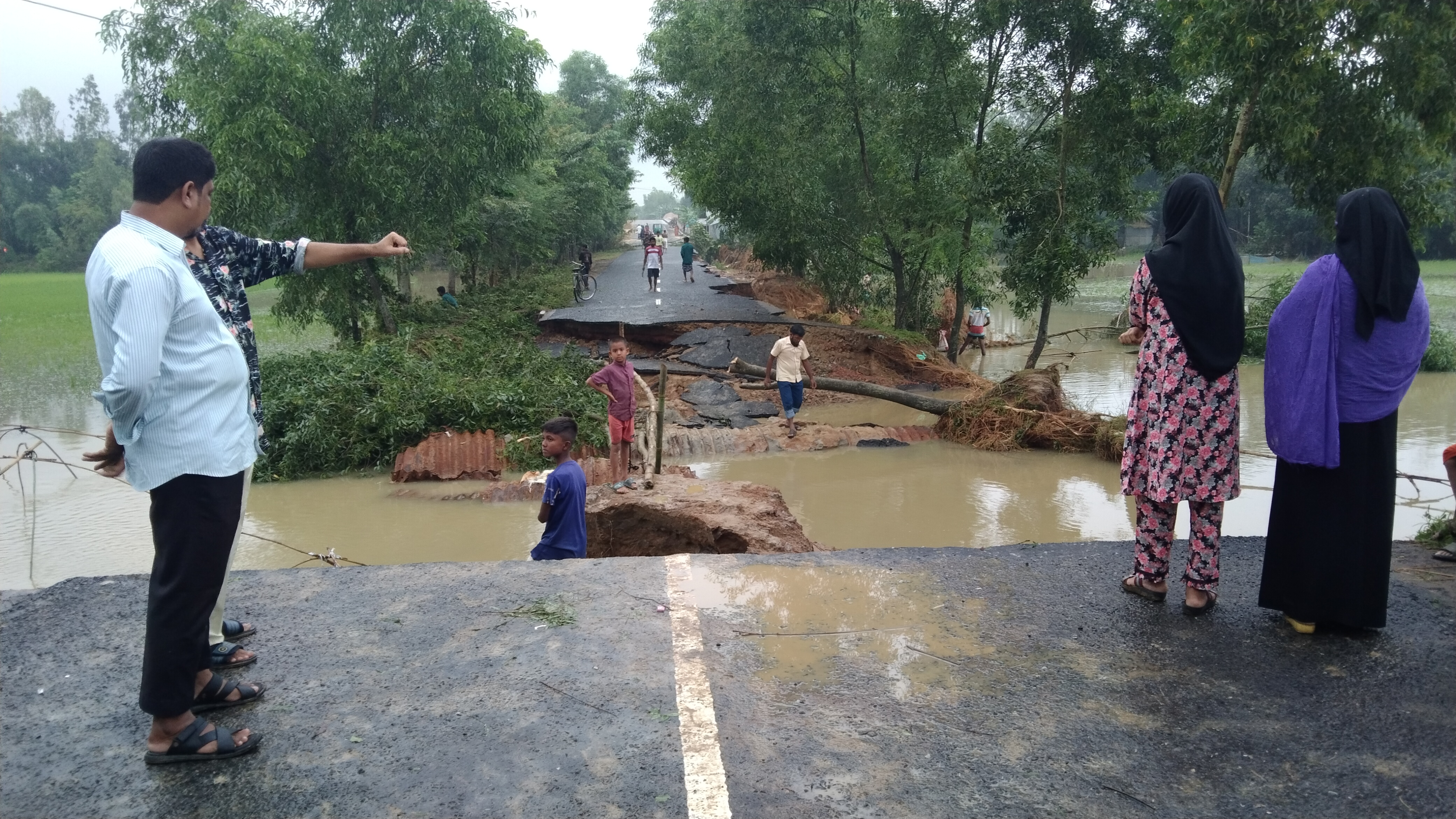 কমছে পানি, বাড়ছে দুর্ভোগ : পুনর্বাসন প্রয়োজন