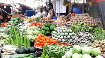 কাল থেকে রাজধানীতে ন্যায্যমূল্যে আলু-ডিম-পেঁয়াজ-সবজি বিক্রি শুরু : কৃষি সচিব