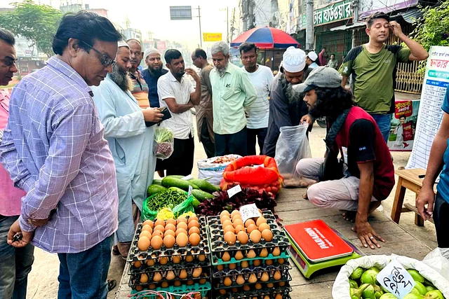 নাটোরে ‘জনতার বাজার’ চালু, কৃষকের কাছ থেকে পণ্য কিনে ন্যায্য দামে বিক্রি