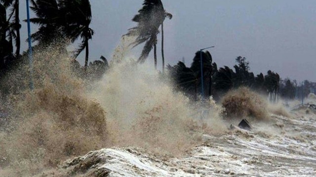 ঘূর্ণিঝড় 'ডানা'র প্রভাবে উপকূলীয় ১৪ জেলা প্লাবিত হওয়ার শঙ্কা