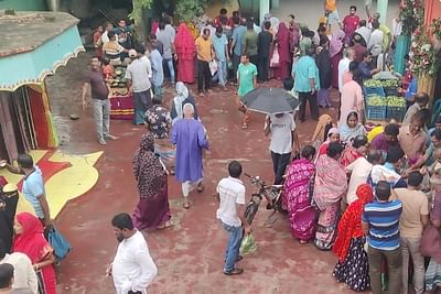 জয়পুরহাটে বসেছে ‘একটু সুখের বাজার’, তরিতরকারির অর্ধেক দাম