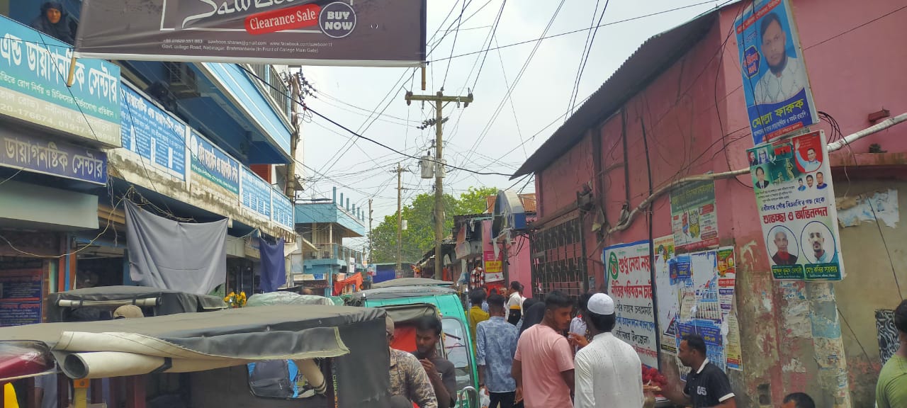 যানজটে অতিষ্ট নবীনগর পৌরবাসী, সড়কে চলছে অনুমোদনের চার গুণ ইজিবাইক