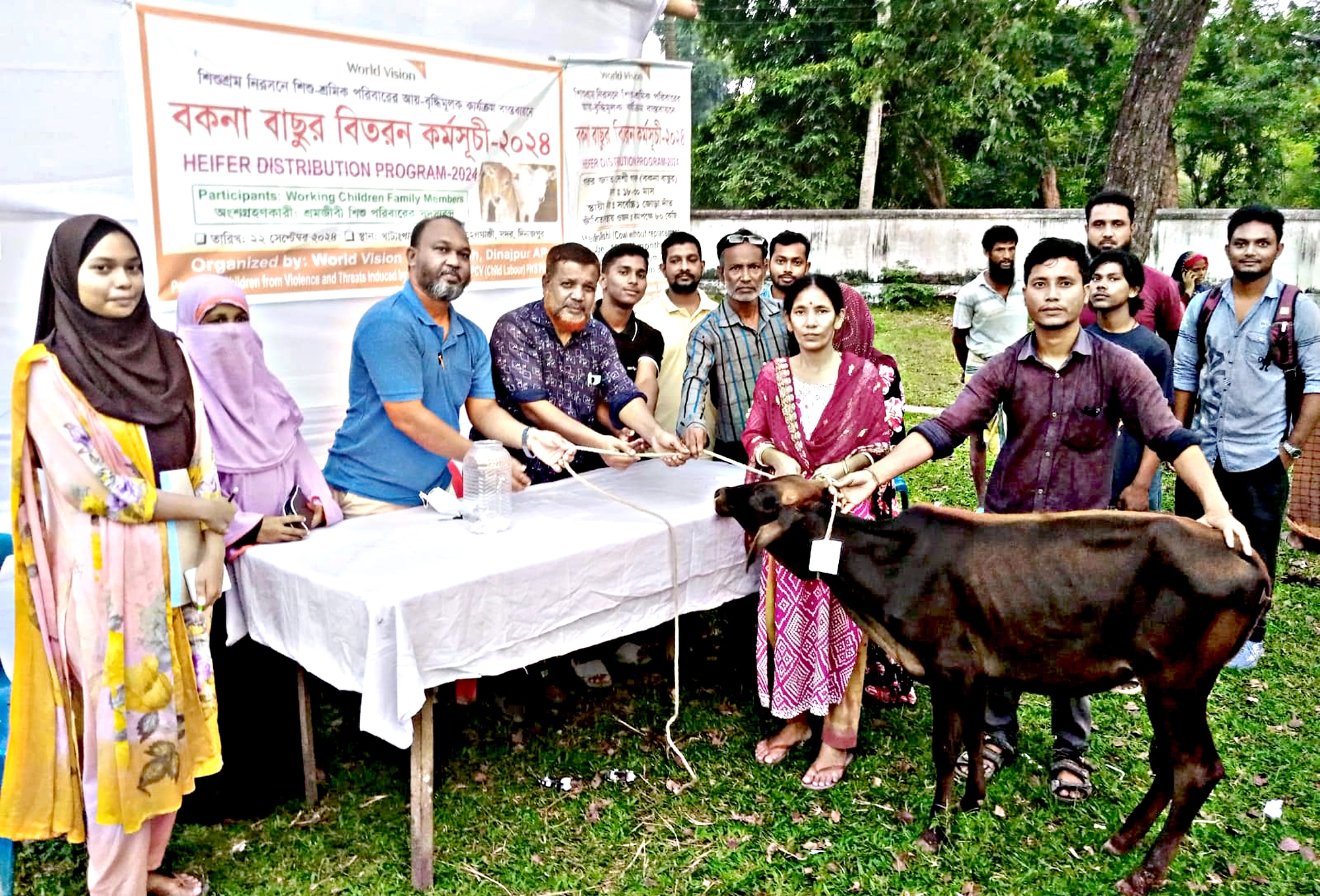 দিনাজপুরে শ্রমজীবী শিশুদের মাঝে বিনামূল্যে বকনা বাছুর বিতরণ