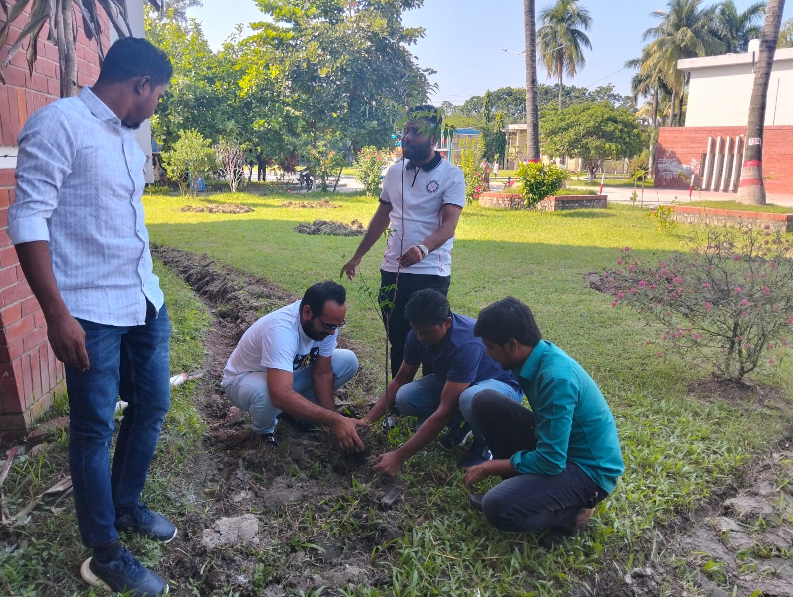 কুয়েটে জিয়া ট্রি রোপন করলো ছাত্রদল