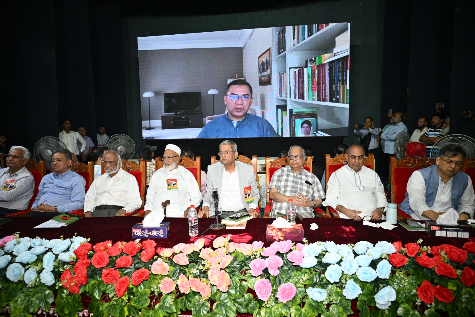 অতি আত্মবিশ্বাসী হয়ে জনবিচ্ছিন্ন হবেন না, নেতাকর্মীদের তারেক রহমান