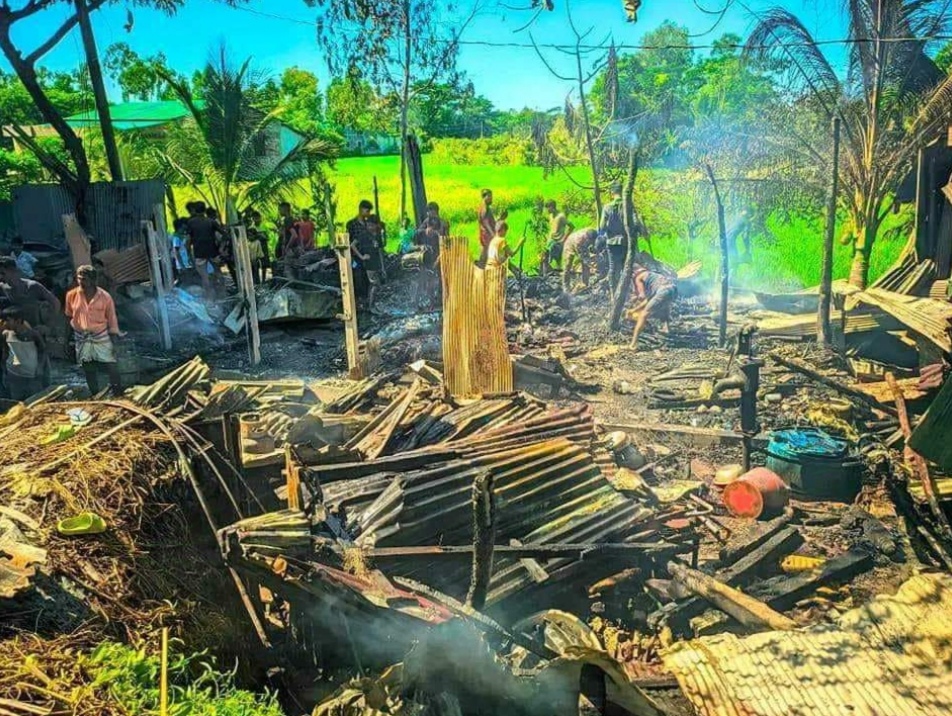 আনোয়ারায় আগুনে পুড়ে নিঃস্ব দুই পরিবার