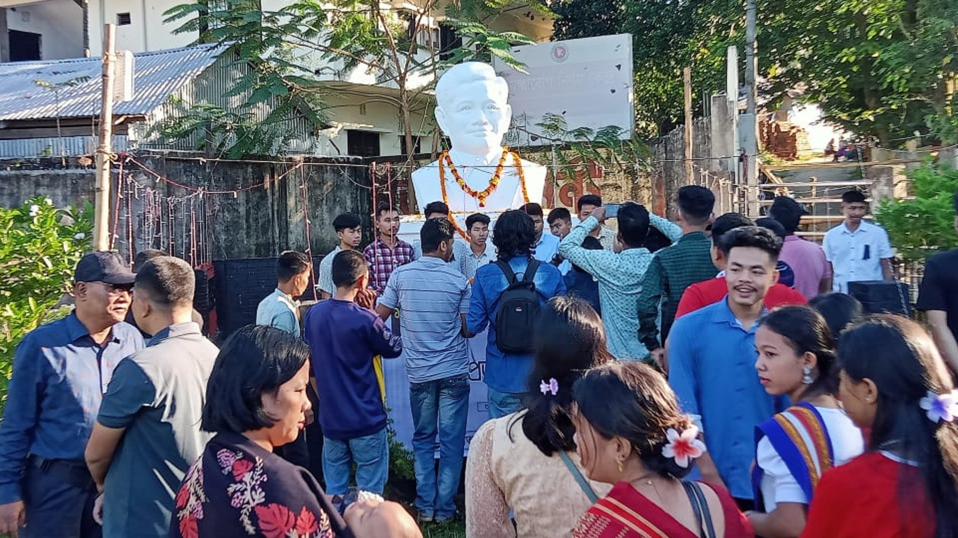 তালবাহানা না করে “পার্বত্য চট্টগ্রাম চুক্তি বাস্তবায়ন করুন”