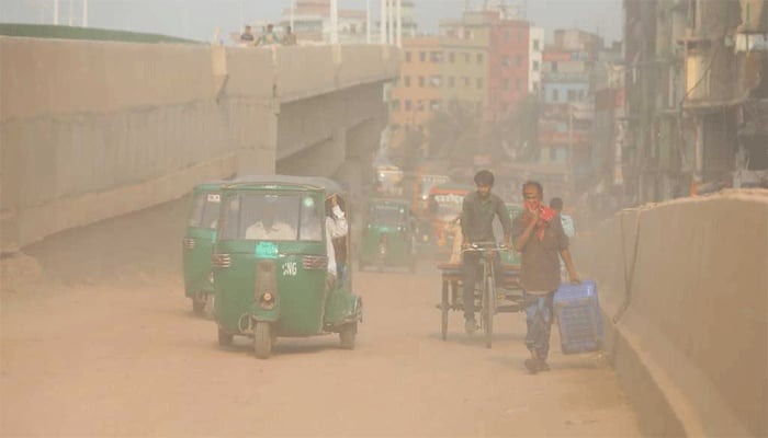 বায়ুদূষণে আজও শীর্ষে ঢাকা