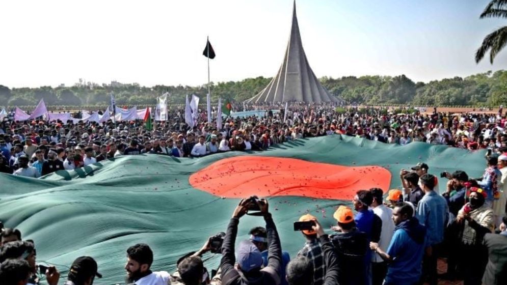 শ্রদ্ধা ও ভালবাসায় বীর শহীদদের স্মরণ