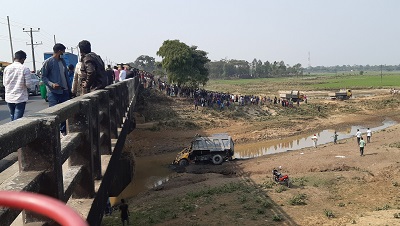 জৈন্তাপুরে ট্রাক খাদে, চালক ও সহকারী নিহত