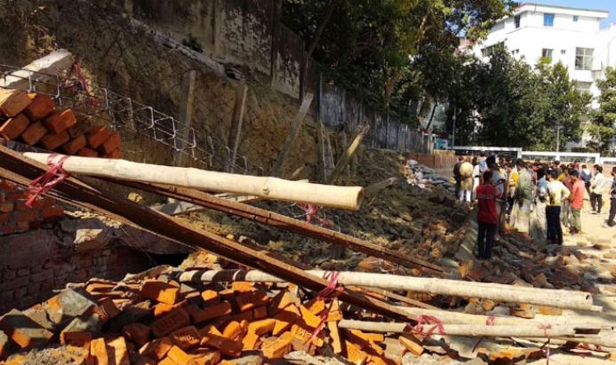 চট্টগ্রামে নির্মাণাধীন দেয়াল ধসে ২ শ্রমিক নিহত