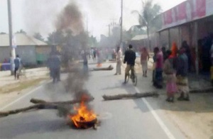 বিড়ি কারখানায় শ্রমিক-পুলিশ সংঘর্ষ, গুলিবিদ্ধসহ আহত ৫