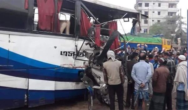 শেরপুরে যাত্রীবাহী বাস ও ট্রাকের মধ্যে মুখোমুখি সংঘর্ষ, নিহত ৬