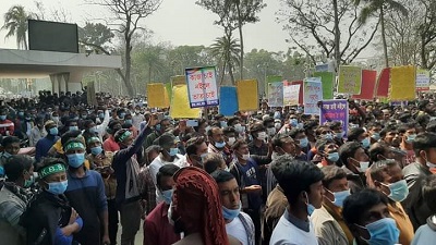 কুষ্টিয়ায় ইট প্রস্তুত কারক মালিক সমিতি ও শ্রমিকদের মানববন্ধন শেষে স্বারকলিপি প্রদান