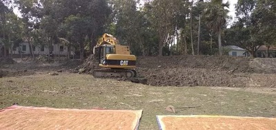 কুষ্টিয়ায় ১৪৪ ধারা জারি উপেক্ষা করে আবাদি জমিতে পুকুর খনন