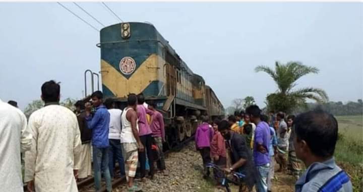 এগারোসিন্দুর প্রভাতী'র ইঞ্জিন বিকল, ৩ ঘন্টা ট্রেন চলাচল বন্ধ